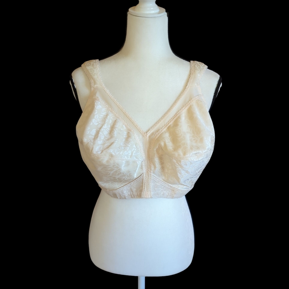 Playtex Wireless 18-Hour Full Coverage Smoothing Back Bra 44DD Beige Cream 4693